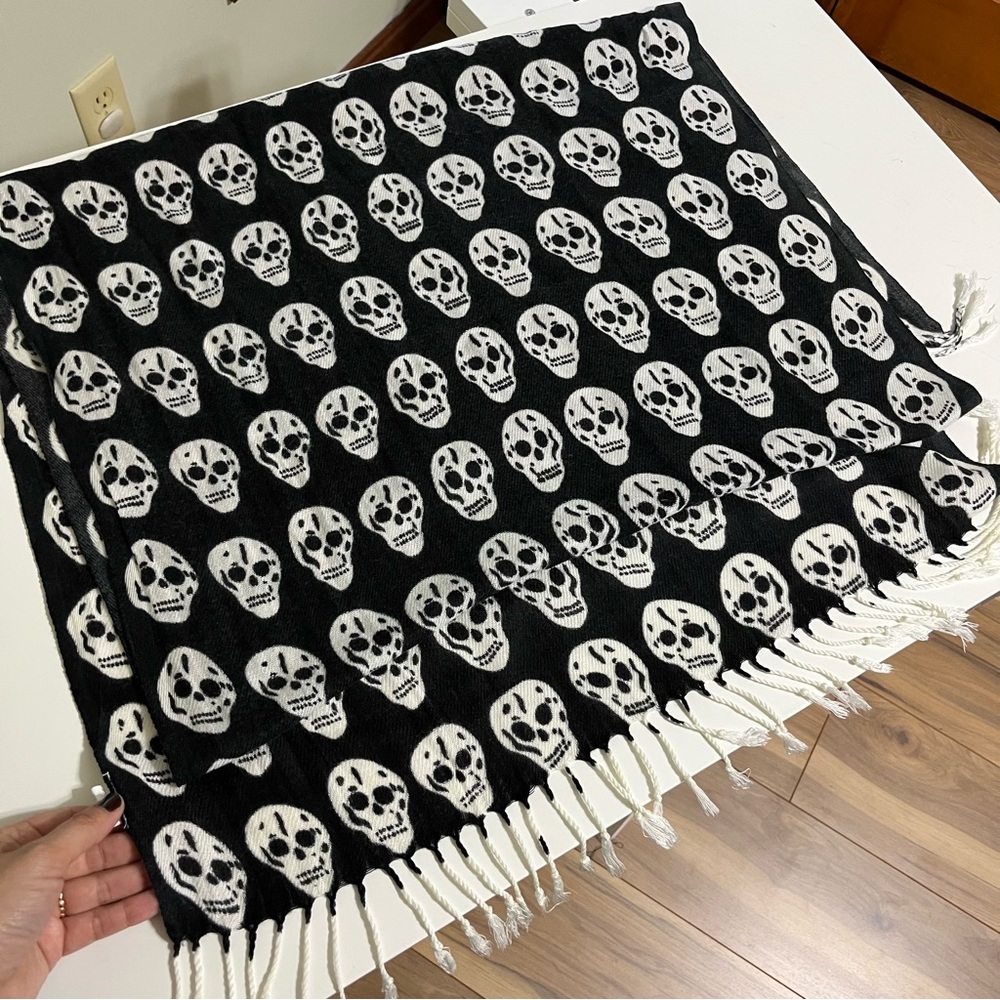 skeleton scarf